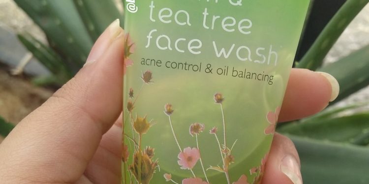 Aroma Magic Neem and Tea Tree Face Wash | Review